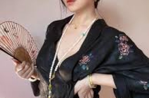 一天3大瓜！带着女儿偷腥、偷税漏税、滞留迪拜件件荒唐可笑